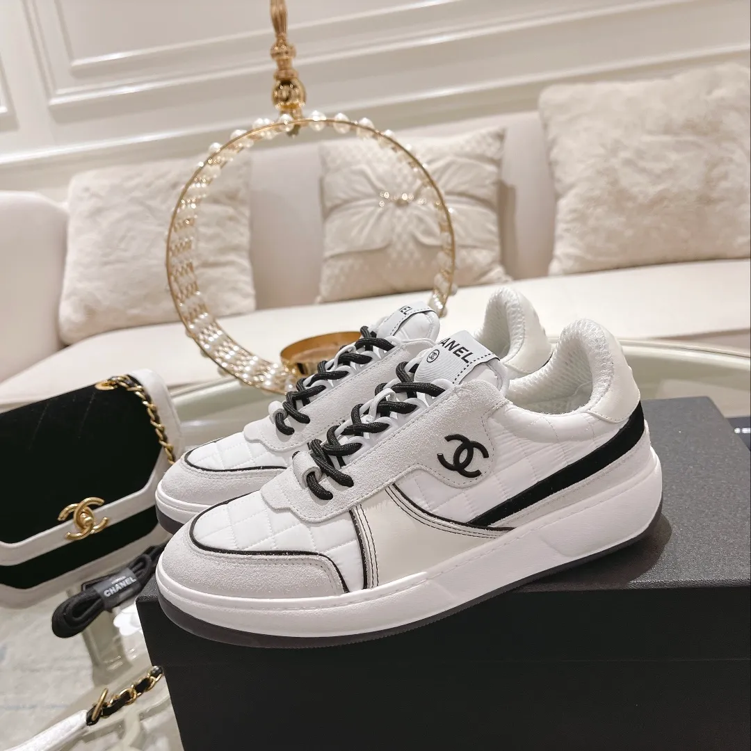 👟👟Ex-factory price 600 Chanel 23C Latest hot style Panda Black and white sneakers Casual sneakers Xiaoxiang Year-end hot item Classic black and white Panda color diamond fresh color matching Coco girls must buy, super beautiful fabric: original customized cowhide + technical cloth inner lining: original imported breathable mesh lining outsole: original molded rubber + T👟👟 ex-factory price U combination Bottom thickness: 3CM Size: Women's 35-40